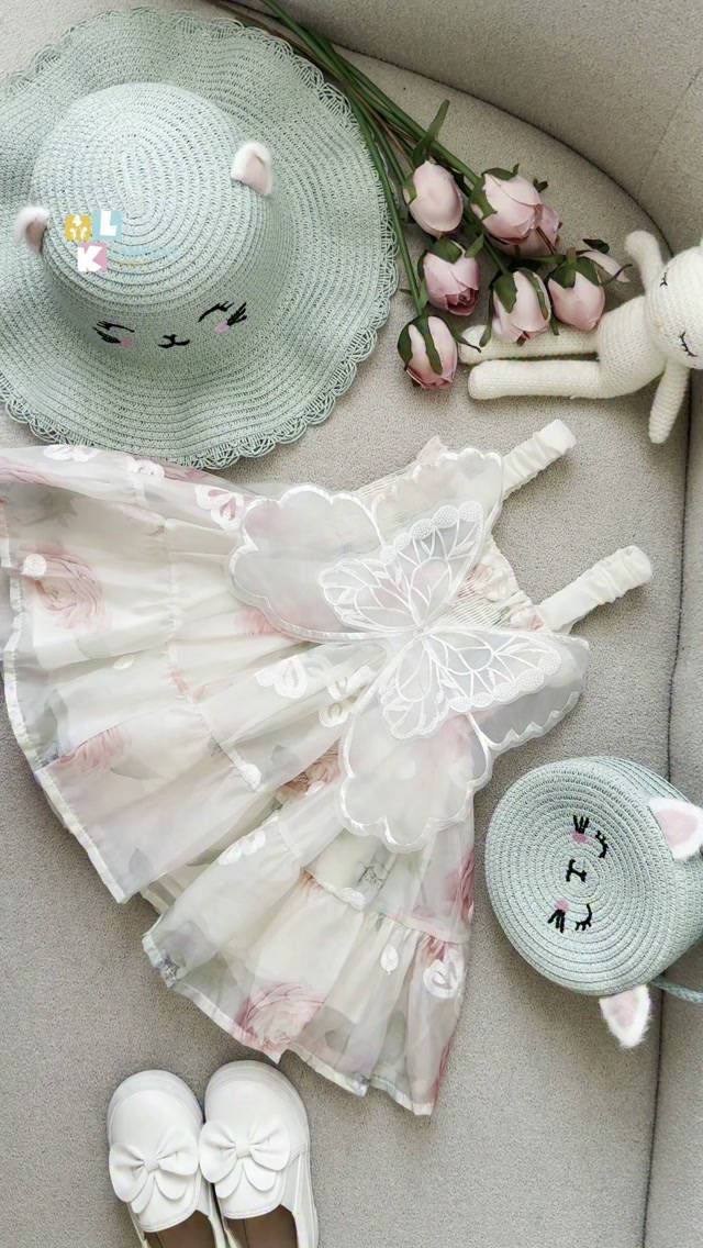 ⁨	من الكولكشن بناتي 🎀
فستان بناتي بتفاصيل فراشة ناعمة ولمسات انيقة 🦋🤍
متوفر بلونين 💖🤍

• المقاسات: 11 شهر - 4 سنوات
• السعر: 16,000 د.ع 

• قبعة + جنطة
• السعر : 12,000 د.ع
#اكسبلور_فولو #ترند #فراشة #اكسبلور⁩


**إذا كنت صاحب هذا الإعلان وتريد حذفه لأي سبب، رجاءا أرسل رسالة إلى الدعم الفني**