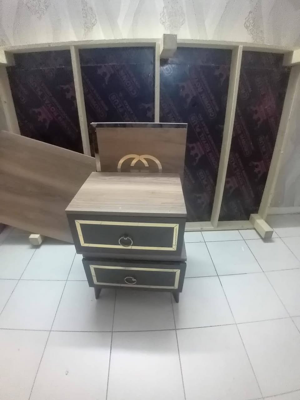 سلام عليكم غرفه نوم تركيه 5 قطع بيبان سعر معه توصيل ونصب 299 الف نصها شي واحد بس يحتاجلها صوميه اي استفسار رقم الهاتف ***********
