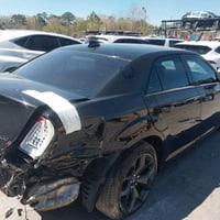 موديل 22s  ماشيه ٥١ mi حادث موضح بلصور صبغ فقط جاملغ خلفي والثاني بي ب...