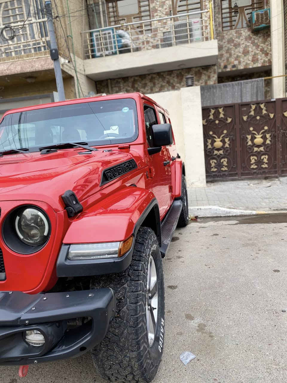 السلام عليكم جيب رانكلر موديل 2018 السياره جاهزه فول تزويد ارتفاع مازدات بكلايتات دوسات كله تزويد قماره فايبر تتفصخ سياره جاهزه وحلوه مكينه كير تبريد تدفئه كل شغال وارد امريكي جاملغ وبنيد بدون دواخل رقم اربيل الدولي باسمي تحويل ثاني يوم سعره ($240) وبيهة مجال مكان السياره بغداد الحريه 
رقمي ***********
