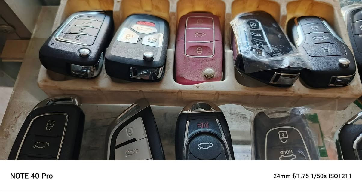 ‏‎🌹 عرض نهاية السنة
ريمونت شخاطه قلاب السعر ٢٥ الف 🌹
‏‎💪🏼 برمجه جميع السيارات بالكمبيوتر 💪🏼
‏‎🚙 برمجه جميع المفاتيح والبصمات والريمونت🚙
‏‎🔑برمجه المفاتيح المفقوده وفتح السيارات المقفلة 🔑
المداليه الذكيه جي بي اس السعر 5 ألف 
محلات ابو ملاك مقابل كراج الأسدي 
***********
