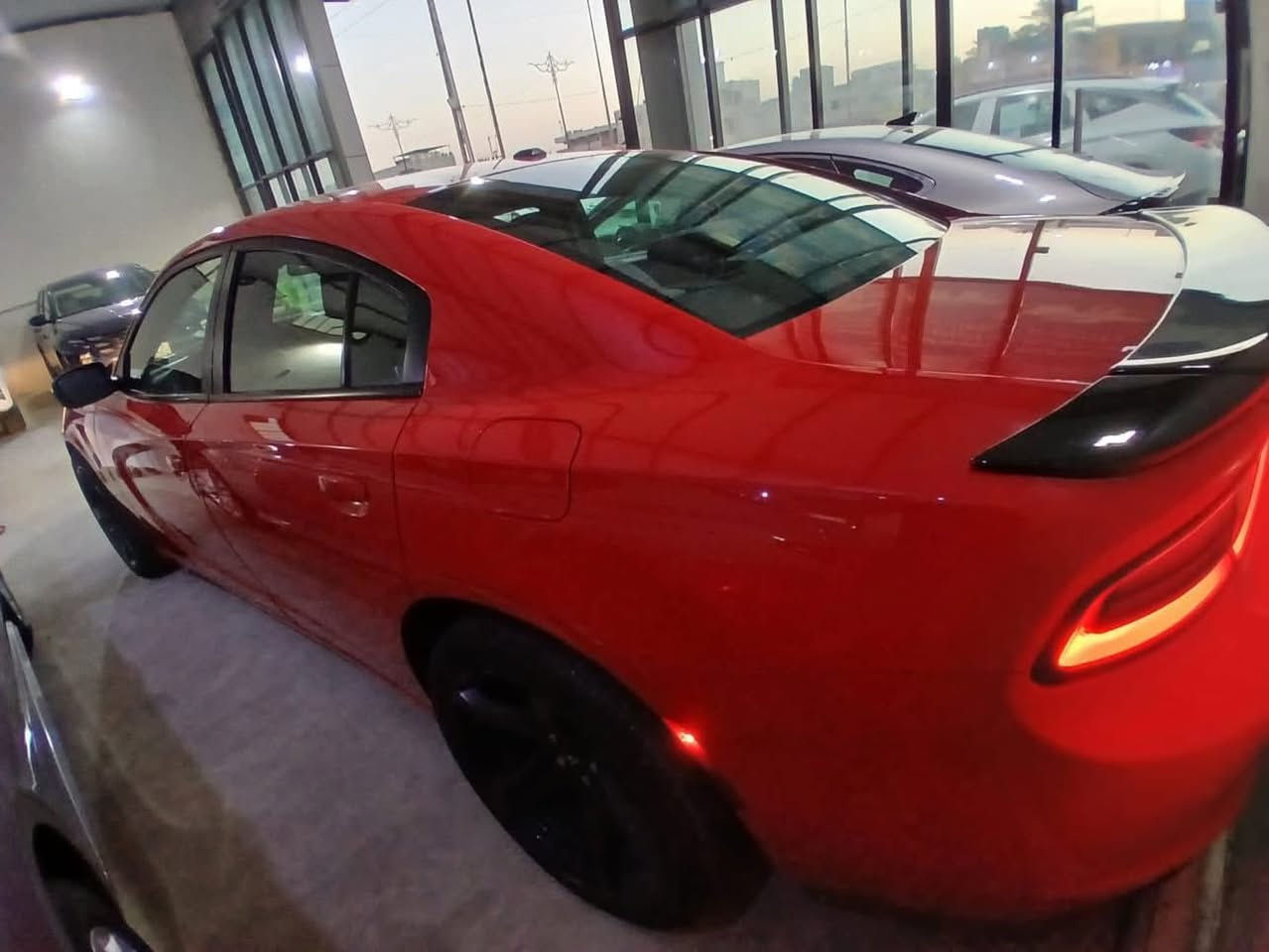 جارجر 2019 SxTوارد كندي  دخول كلين مع تقرير كارفاكس 
اللون احمر طماطة
 معروفة مواصفاتها تشغيل عن بعد شفتات ستيرت كشن كهرباء حساسات خلفية شاشة وسط كامرة خلفية كشنات مخمل ...

 وبيهة طخة هنا بالعراق بحافة البنيد ونصبغت موضح بالسونار جميع الايرباكات سليمة بدون تبديل او فتح حتى الدعاميات بدون تبديل 
ماشية 68 الف مايل
قليل اطلع بيهة من جتي من امريكا ماشي يمكن 40 الف  كل شي بيهة على وضع الشركة بدون برمجة او تحديث 
رقم سليمانية السنويه نافذة من الشهر 8(ساقطة يعني )
مكان السيارة ديالى بعقوبة 
السعر 250 وبيهة مجال للشراي 

***********
