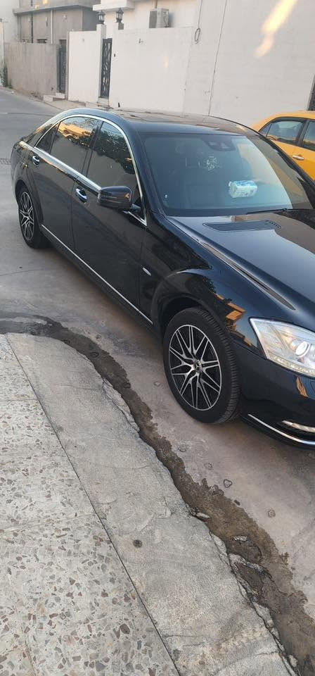 مارسدس s350 موديل 11
مكفوله كفاله عامه 
ماشيه 210 
موصفات ال s معروفه 
بنوراما 
تدفئه تبريد بكل الكشنات 
تحديد مسار 
نقطه عمياء 
قاصه 
كروس سرعه تكيفي مع السياره الامامك 
تغير الوان الاضائه الداخليه 
3 وضعيات قياده 
نضام ايكو 
مساج بالكشنات 
تخم تاير و دبلات جديد 
ماكو اي مسج مسويله سيرفس كامل 
العنوان:بابل 
الرقم:***********
السعر:230$ وقابل للتفاوض شي بسيط
