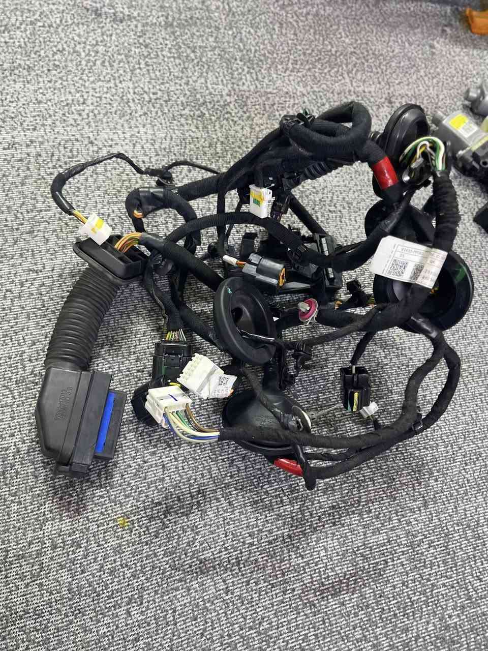 السلام عليكم 
أغراض فورتي للبيع كله تفصيخ. اصلي 
مكان. موصل. 
اتصال *********** بي واتساب
