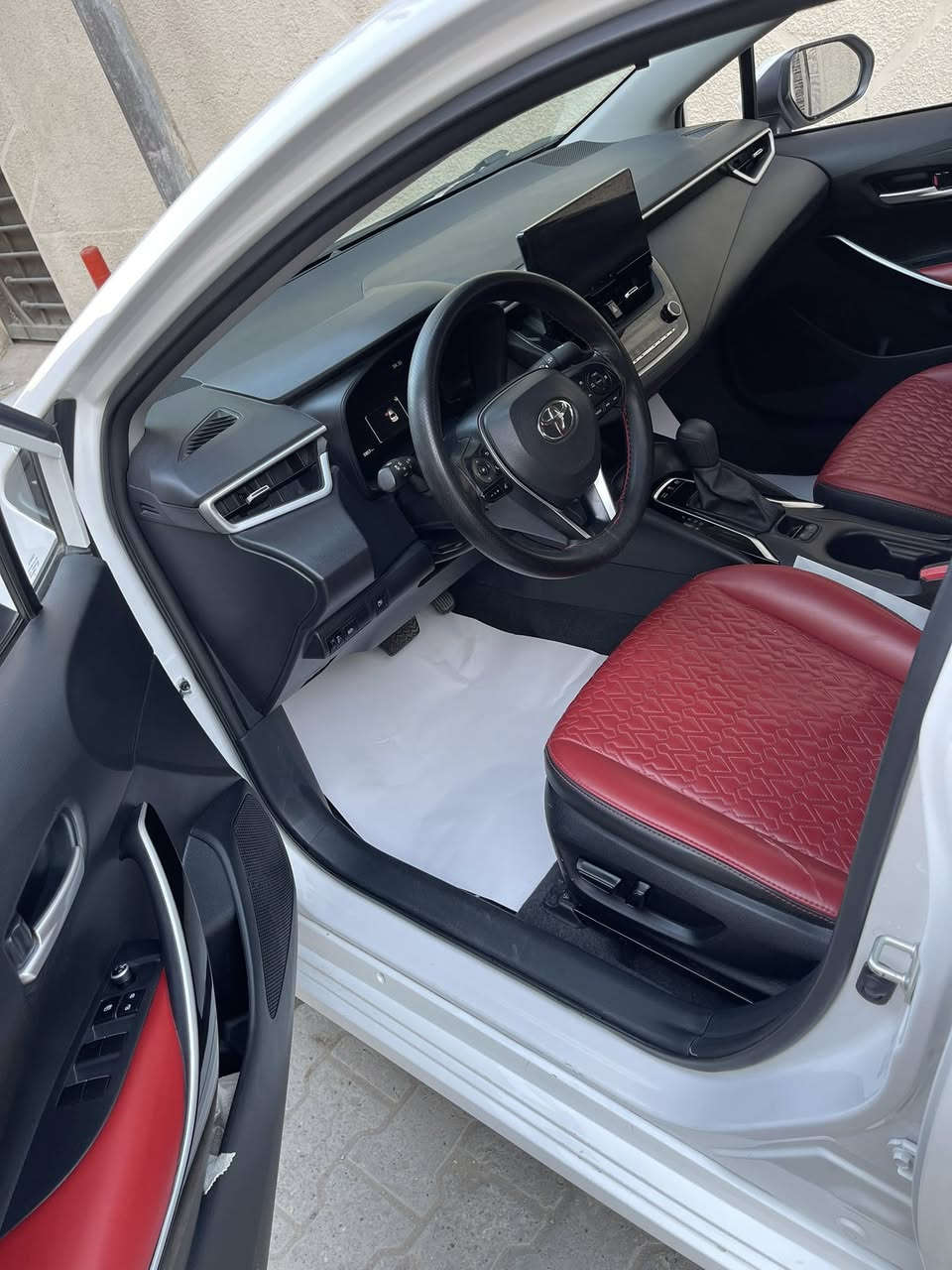 السلام عليكم
كورلا هايبر موديل 2024 خليجي مكفولة من الضربة وصبغ 
رقم بغداد بسمي 
فول مواصفات 
محرك 1800cc
فتحة
جلد 
كرسي كهرباء 
بصمة + دخول ذكي
لد زينون امامي لد خلفي 
هند بريك دكمه +اوتو هولد
تبريد امامي خلفي
كراسي جلد لونين اصلي
شاشة كبيرة كار بلي+ كاميرا خلفية
رادار + وقوف ذكي 
ثلاث وضعيات قيادة نورمال +ايكو +EV مود
تحكم استيرن +شاشة اعطال 
مري كهرباء + اشاير بالمري
العنوان / بغداد 
رقم تلفون ***********☎️
