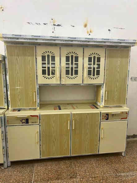 كاونتر مترين نزال شغل درجه اولى مع سنك متر و ربع مرمر ب٦٤٠ شغل درجه اولى نقش cnc تاج وكلوبات ونرماده حفر وبليت ثقيل جوكر مخفي العنوان ناصريه شارع الاخلاص قرب مجمع ابي تراب *********** ناصرية, ذي قار
