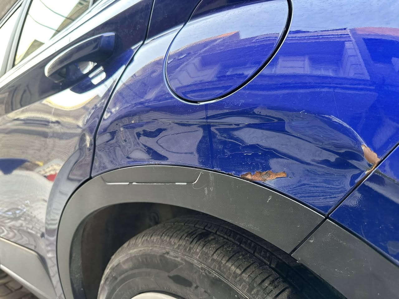 سلام عليكم هونداي فنيو رقم اربيل موديل 2022  حادثها موضح بالصور جاملغ وربع البنيد مصلح ما مبدل وبيها طخة بالجاملغ الخلف وشخط بالباب مواصفاتها كشنات تدفئة وتحكمات وكاربلي سعره 118 مكانها بغداد حي تونس للاستفسار الاتصال على الرقم ***********
