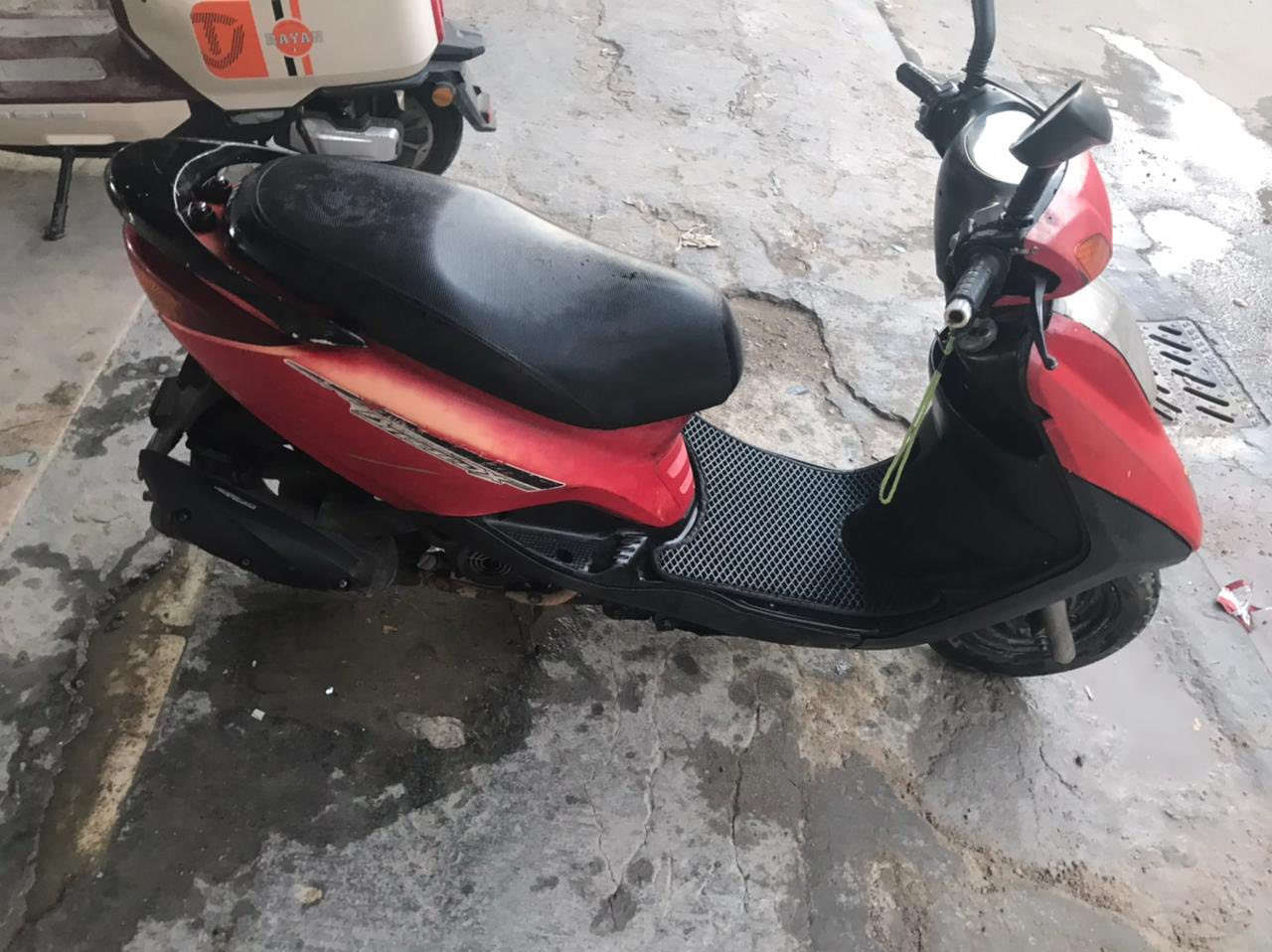 سلام عليكم دراجة بريز نظيفة
‏لا مفتوحة ولا مجفته 
بيع ومراوس مكاني بغداد كلشش نظيفة 
وكلشي شغال بيها سلف وهندر سعر ٤٠٠ 
تواصل خاص 
أو على رقم     ***********
