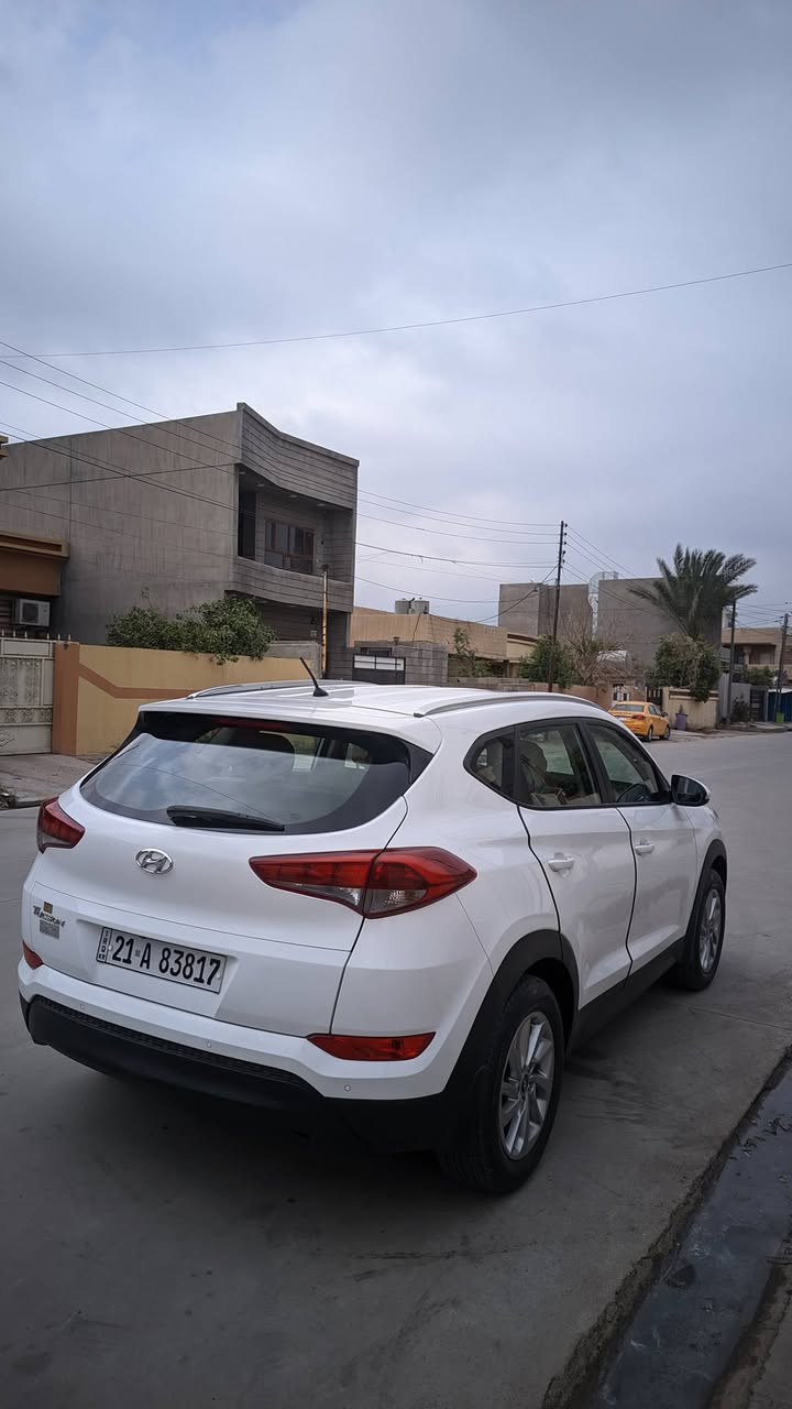 سلام عليكم 
للبيع توكسان 2016
 هزه سنويه جديد لل2031 وبطاقة بانزين
 ماشي 83 الف حقيقي
 كشن كهربائي ومثبت سرعه 
 محرك مفتوح لاصرف ولا بخار 
قطعتين صبق موضح بل سونار مع تعديل بارد بسيط اثر شخط
 سعر 165 بي مجال
سيارة جاهزه مال بيت مكان سيارة كركوك للتواصل ***********
