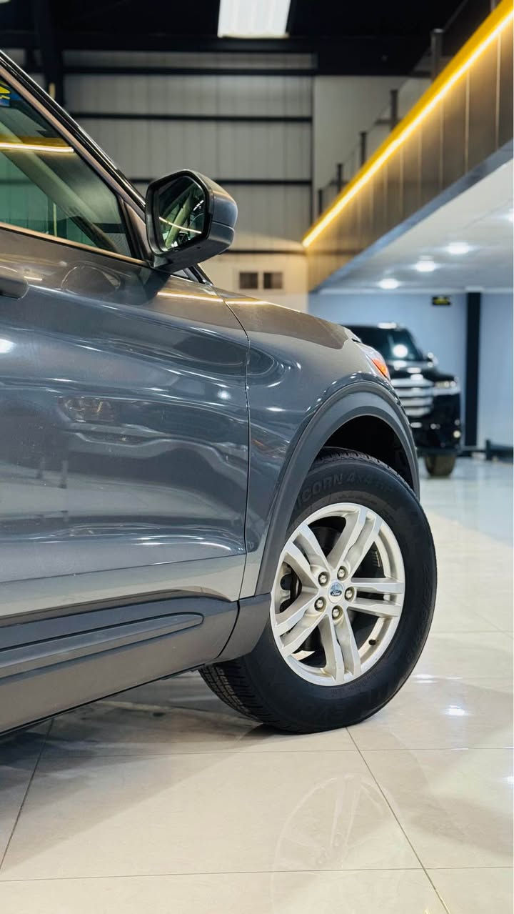 Ford explorer XLT
.
2023
.
ماشية ٨٥ الف كم 
.
2.3 L i4  turbo ( 300 hp) - اربعة سلندر 
.
سبعة راكب 
.
داخل اصفر
بصمة تشغيل:شغال
صندوق شفط كهربائي
عدد المقاعد(7) راكب
كشنات تدفئة:هیتەر
استيرن تدفئة:هیتەر
رادار أمامي و جانبي: ڕاداری پێش و دواو لاتەنیشتەکان
حساسات خلفية+كاميرا
گێڕ ماوس
Auto hold
Auto start
Auto stop
هاند بریک بەسمە
تبرید مركزي
Apple car play
Android auto
ABS,USB, AUX
لایت زینون
.
بدون صبغ، صندوق مبدل بیلادی و بی شویە بارد من جاملغ ، سونار موجود، رقم شاصی:
1FMSK7BH7PGA84667
.
سعر سیارە ٢٥٥ و بي مجال.

0773 220 4141
.
مکان سیارە کلار كالار, السليمانية
