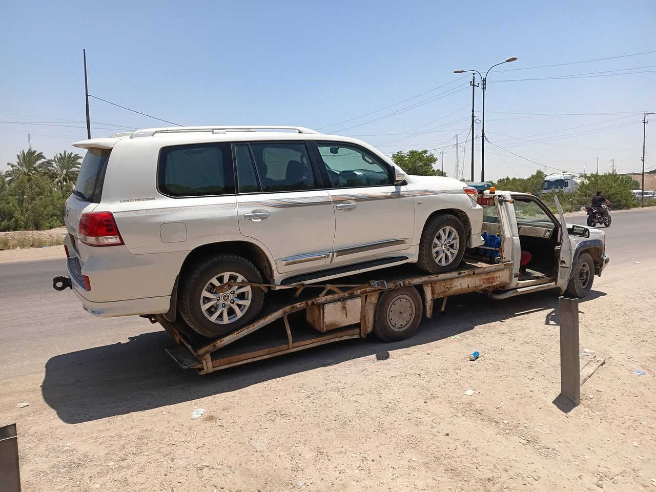 السلاام عليكم من رخصت الادمن سياره بهبهان مديل ٨٨ مكينه وارد وكير اربع ميه جديد رقم بغداد بسمي سنويه صاقطه السعر ٤٥ ورقه وبيهه مجال التواصل ***********
