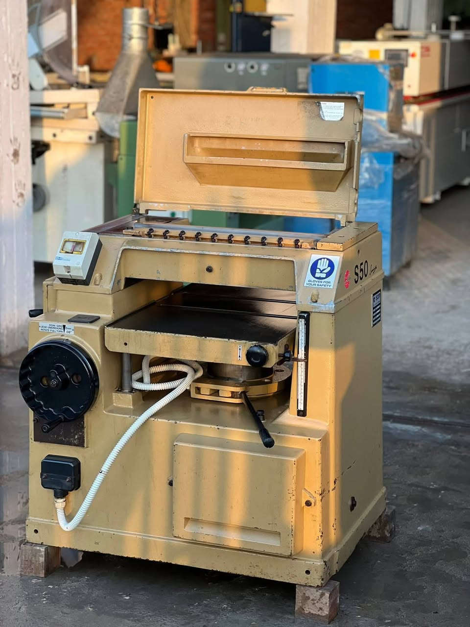 السلام عليكم ورحمه الله وبركاته رمضان كريم علينا وعليك الايطالي اس 50 كهرباء سنجل ما ابي اي عيب شراي خليه يخابر***********
