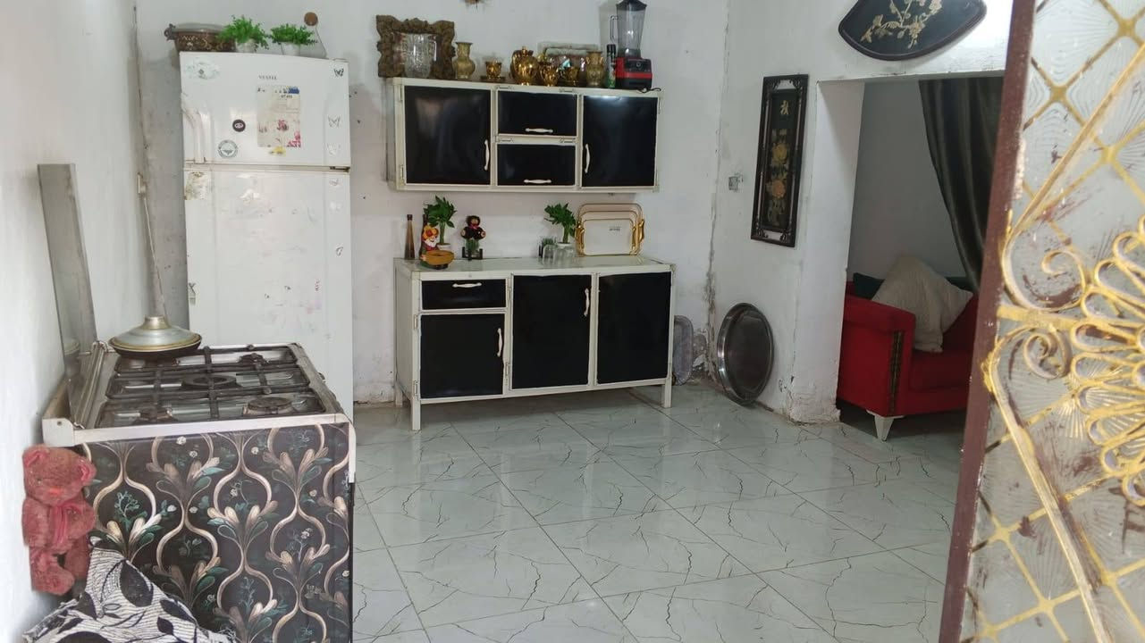 السلام عليكم بيت 190م يحتوي على مشتملين شارع الاذاعه فرع طالب الحمادي السعر 43 نقد او قسط 
***********
