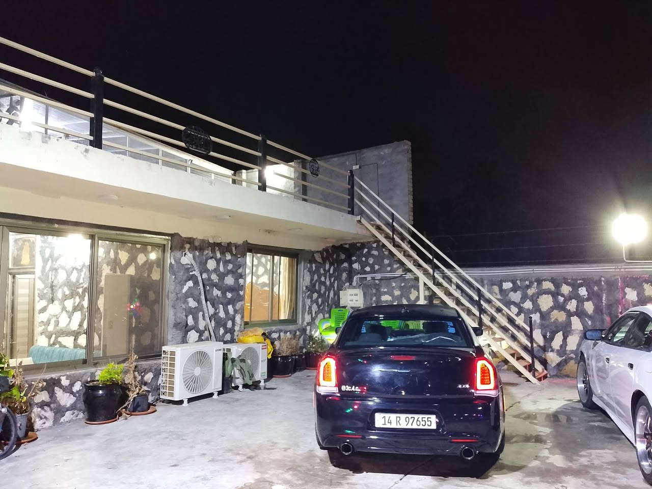 اوباما 2012محدثه 2020 تحديث اصلي السياره حادثها جاملغ وبنيد بدون داخل رقم وهزه جديد فول عدا الفتحه السياره جديده كلش بيها مكانات صبغ ابيعها عام
.شاشه كبيره 
.كامره 
.كشنات كهرباء 
.تشغيل عن بعد
.مري قلاب
.بجم s
.تدفئه كشنات 
ويل عنكبوت 20
مكينه كير حداده تخم تاير كله جديد مبيها اي نقص السعر 137 وبيها مجال بسيط مكاني كربلاء ***********
