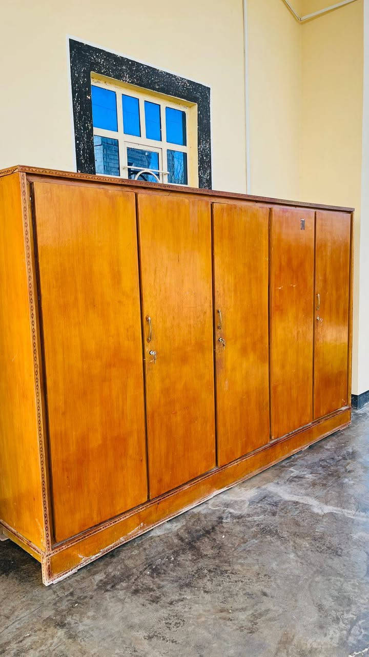 السلام عليكم يوجد كنتور للبيع خمس بوب طابق واحد السعر 250 وبي مجال الستفسار على هاذ الرقم ***********
