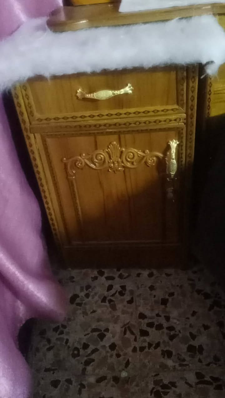 غرفه إخشاب جديد ماخذته مليون وميه اريده قفل ٦٠٠الشراي يتصل بغداد شعب شارع صحه ***********
