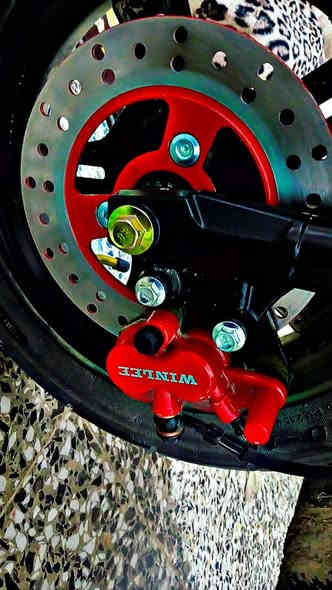 دراجه r7
‏سلام عليكم شباب عندي دراجة كهربائية للبيع R7 دراجة نظيفة خمس بطاريات كبار ثلاث أنظمة تشغيل بها ‏ دراجة كاملة ما أبيها أي عطل ونظيفة يحب يشتري موجودة شركه كوريا والله 

  ربط موبايلي ابلوتوث وصوت عالي جدا ✅

موديل 2025✅

اربع سرع✅

ملف/1500 ✅

سرعتها 80 حقيقي بتطبيق ويلز بس تطلع بل شاشه 109✅

تمشيك 60 كيلو متر✅

ما بيها اي عطل ونظيفة✅

دبل اسويج✅

دبل كارت تشغيل ذكي✅

سعتها 30 امبير✅

وبصمه وحده تشغيل عن بعد✅

 اشاير يمنه/ يسره وهورن قوي وليت عالي ناصي ✅
 
والله بس ثلاث شحنات شحنتها
الرقم : ***********
الاستفسار عن هذا الرقم فقط واتساب واذا تحبون راسلوني ماسنجر وإنشاء الله ما اقصر وياكم بسعرها 
عنوان بغداد الدوره
