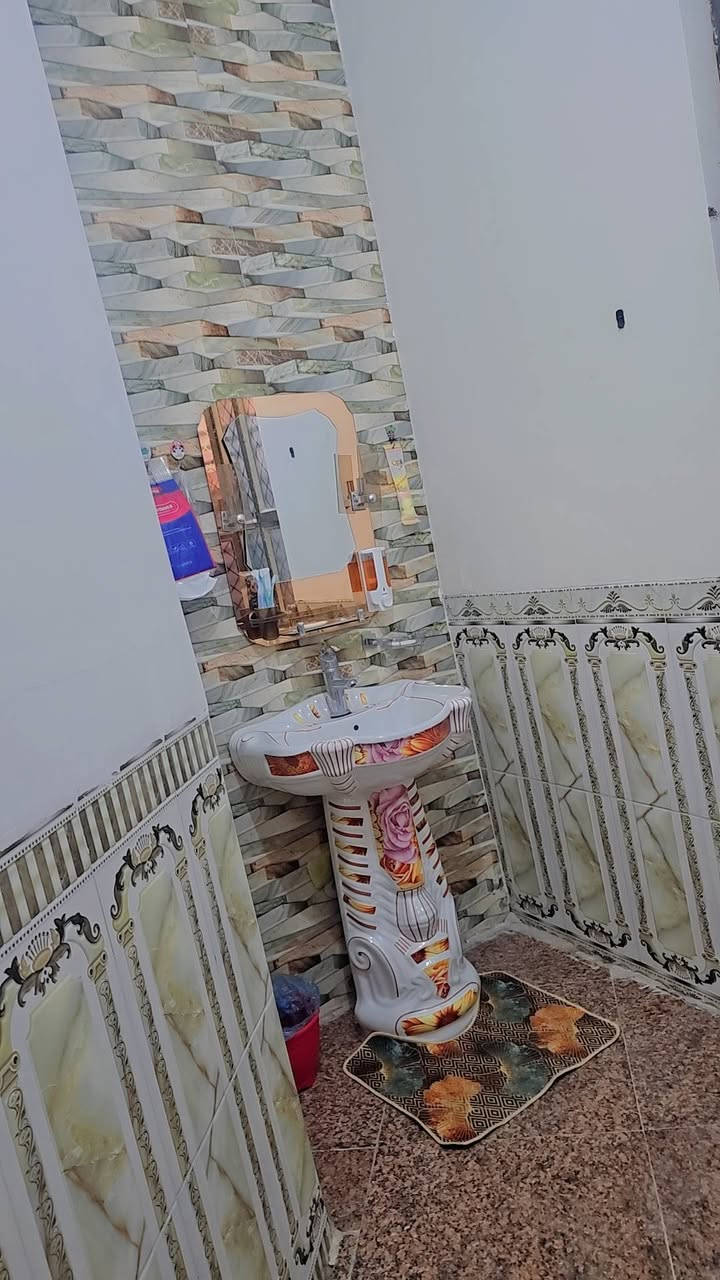 بيت للبيع بالتقيه الثالثه قريب عشارع العام مقابيل البانزين خانه مال عبدالامير عبيس خلف سيراميك عيسى ابن مريم
مساحة 200 كونكريت فوگ وجوه واتساب***********
***********
