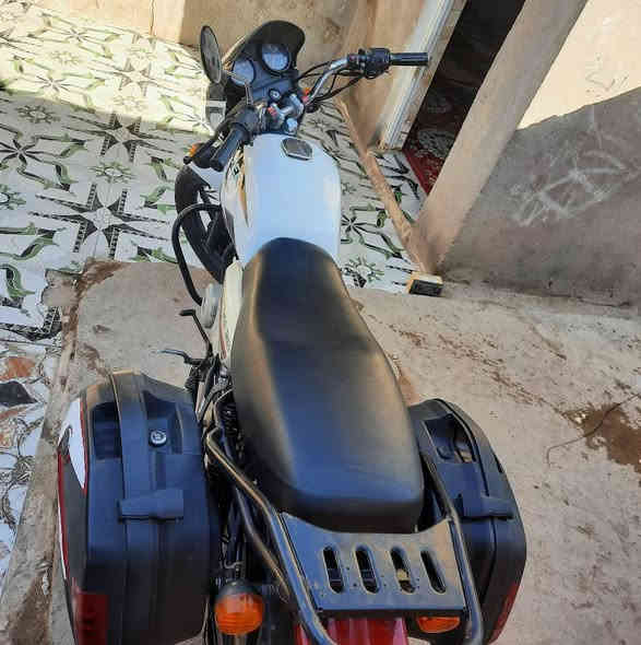 بوكسر هندي 2021 اوراق اصولي   السعر مليون وخمسين وبيها مجال 
مكينه مبدل بيها بوش وبستم وكاله الأصلي 
دراجه نضيفه مامتعوبه كهربائيات كلها شغاله 
الشراي يتصل ***********
