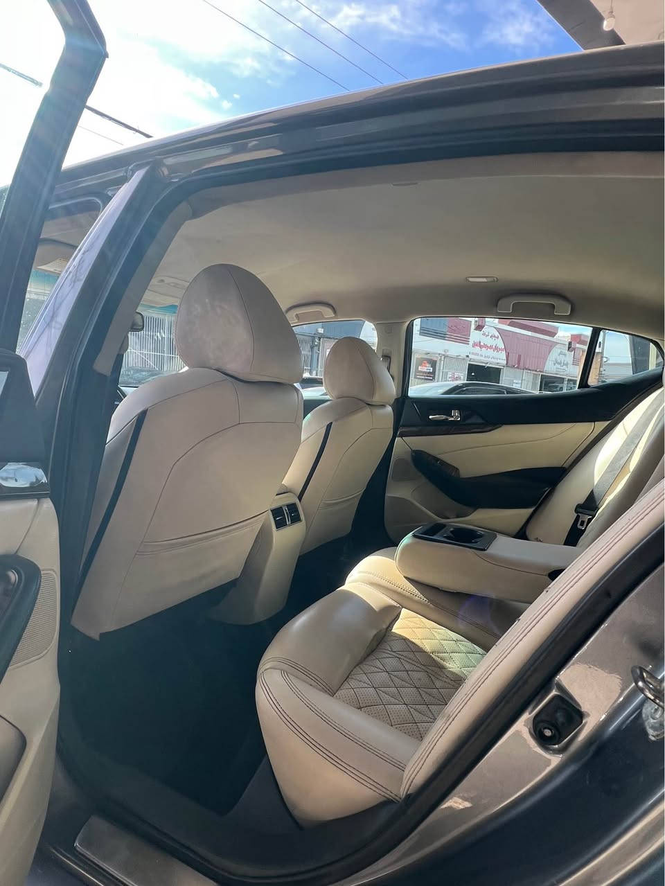 ماكزيما ٢٠١٧ 
سيارةكة دوو بارجة ي هةية بونيد و جاملغي سبوغة ارباك سوكان تةقية كير مةكينة بةشةرت 
*********** أربيل, العراق
