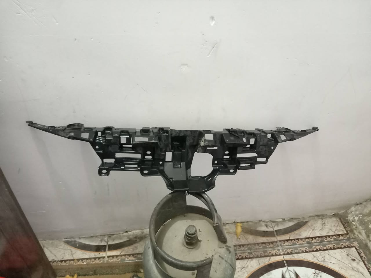 سلام عليكم شباب متوفر غراض كورلا  علامه رادار ام الباركود وباقي الاغراض السعر 200. رقمي ***********
