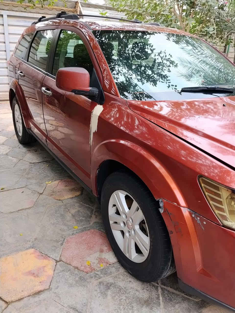 السلام عليكم
دوج جورني مديل 2012 رقم بغداد راعيها بالبصره شرط التحويل مصبوغ حزام خمسه راكب تبريد قطعه واحده محرك أربعه اسلندر تمام كير تمام تبديل أربعه ابواب بأمريكا للمراسلة على الرقم *********** السعر 85 
مكان السياره بصره هارثه
