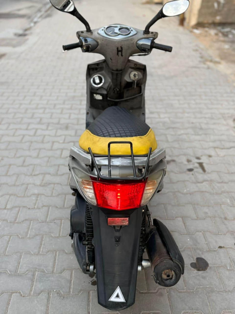 للبيع دراجه مال رمبه سكنس فحل ياباني اصلي قبق البانزين نفخ ستان كهربائي نوزل خطين شلعه معدل خير من الله سلف هندركفراته اصليه  محرك بلادي برغي مملعوب بيه كهربائيات كلها شغاله اوراقها كامله دراجه مكفوله اي نقص مابيها السعر《850》الف العنوان بغداد الكرخ الاتصال على الرقم *********** بغداد, العراق
