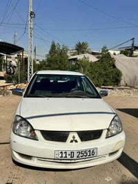 سياره لانسر موديل 2009 محرك الفين  تبريد تدفئه شغالات  بيهه بنيد وباب ...