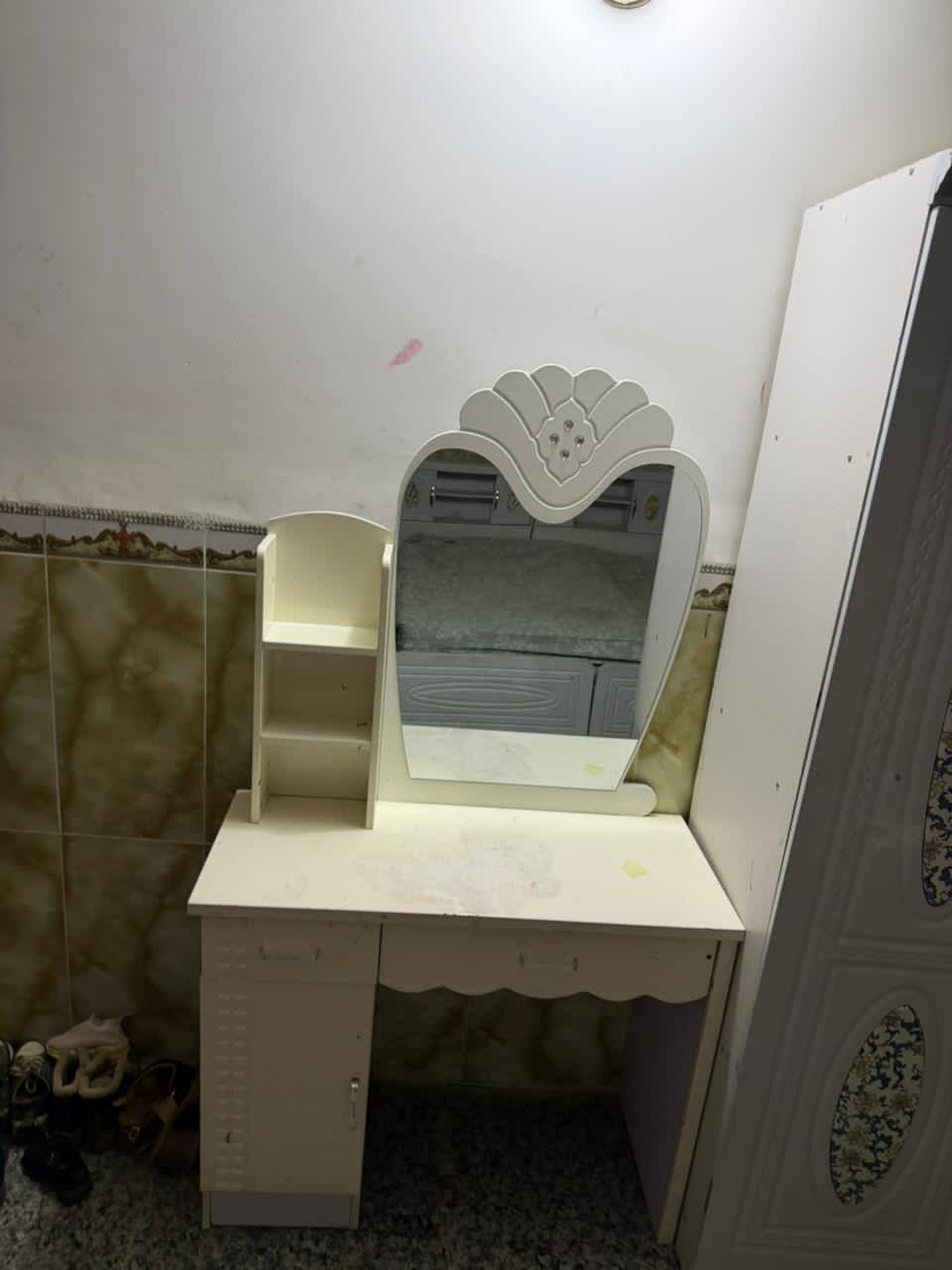 غرفة للبيع 
٣ جرابي 
وكنتور 
وميز 
سعرها ٢٠٠
مكانها شارع 60


**إذا كنت صاحب هذا الإعلان وتريد حذفه لأي سبب، رجاءا أرسل رسالة إلى الدعم الفني**