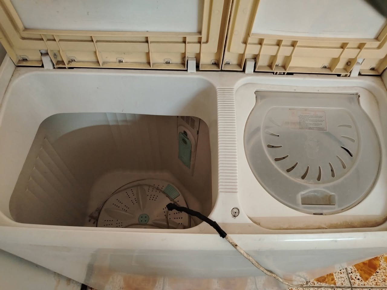 السلام عليكم غراض بيت للبيع مثل ما موضحات بالصورة
الكاونتر كامل اريدة ب 200 الف
الغسالة 50 الف
والثلاجة 150 الف

وبيهن مجال بسيط
للاستفسار الاتصال على الرقم ***********
المكان في بغداد التراث قرب سوق اميمة
