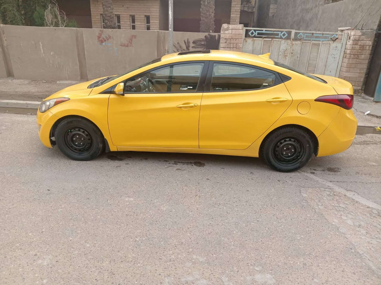 هونداي النترا موديل 2014 كير ATM وارد امريكي
مكينة گير حدادية تبريد على الفحص
حجم المحرك 2000 دوش المرغوب لا تبخير ولا تنقيص مكفول 
المواصفات 
تحكم ستيرن جهتين مثبت سرعة 
تدفئه ستيرن 
شاشة كبيره أندرويد
كامره دواره 
تدفئه تبريد 
تدفئه تبريد كشنات 
قطعتين تبريد 
فتحة + بصمة فول مواصفات 
مكان السيارة بغداد
رقم بغداد  بسمي تحويل ثاني يوم  مصفره هيئه وغرامات سنويه وهزه جديده
سعرها 105  بيها مجال    
أي استفسار  ***********
