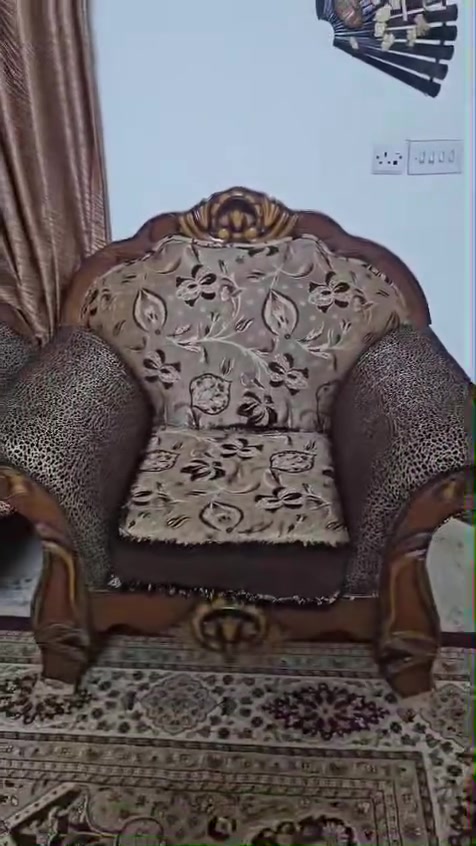 قنفات ملكي نظيفه جدا عشر مقاعدالسعر250 الف وبيها مجال الاتصال بيع مستعجل
على
الرقم (***********)
