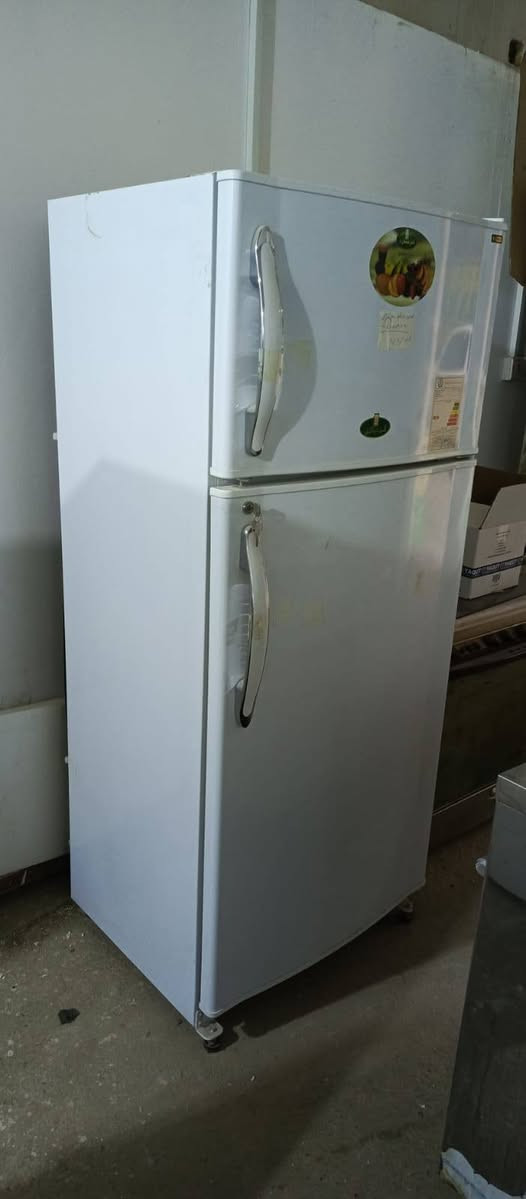 ثلاجة كريازي للبيع ثلاجه 18 قدم العروسه ثلاجه جديده ما مستعمله وما زالت في شركه سعره 500 الف وبيه مجال توصلك لباب بيت لتواصل ***********

