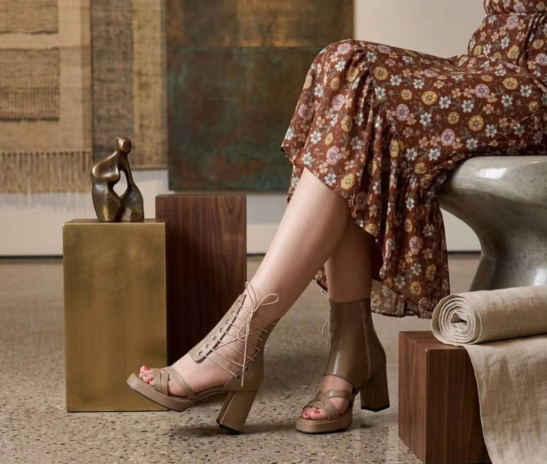 ✨ أناقة، راحة، وجودة في تصميم واحد.
متوفر بعدة ألوان ومقاسات.
للحجز والاستفسار مراسلة الصفحة او على ***********
