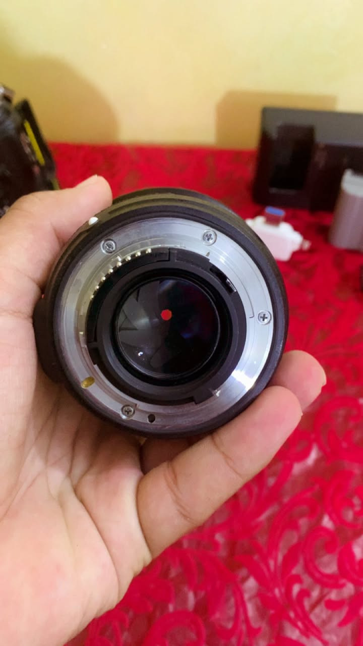 للبيع كاميرا نيكون D7000 مع عدّة كاملة
📍 موديل: Nikon D7000 DSLR
📸 الحالة: مستعملة بس بحالة جيدة
🎒 تشمل:

جسم كاميرا Nikon D7000
ذاكرة 64 GB
ستاند ثلاثي (ترايبود)
عدسه (50) ملم 
ستاند أحادي (مونوبود)
بطارية وحدة + شاحن
أدابتير/كابل نقل صور
شنطة للكاميرا

السعر: (600 وبيها مجال)
للتواصل: رقم هاتفك/واتساب)
المنطقة: الناصرية / العراق
يوجد توصيل


**إذا كنت صاحب هذا الإعلان وتريد حذفه لأي سبب، رجاءا أرسل رسالة إلى الدعم الفني**