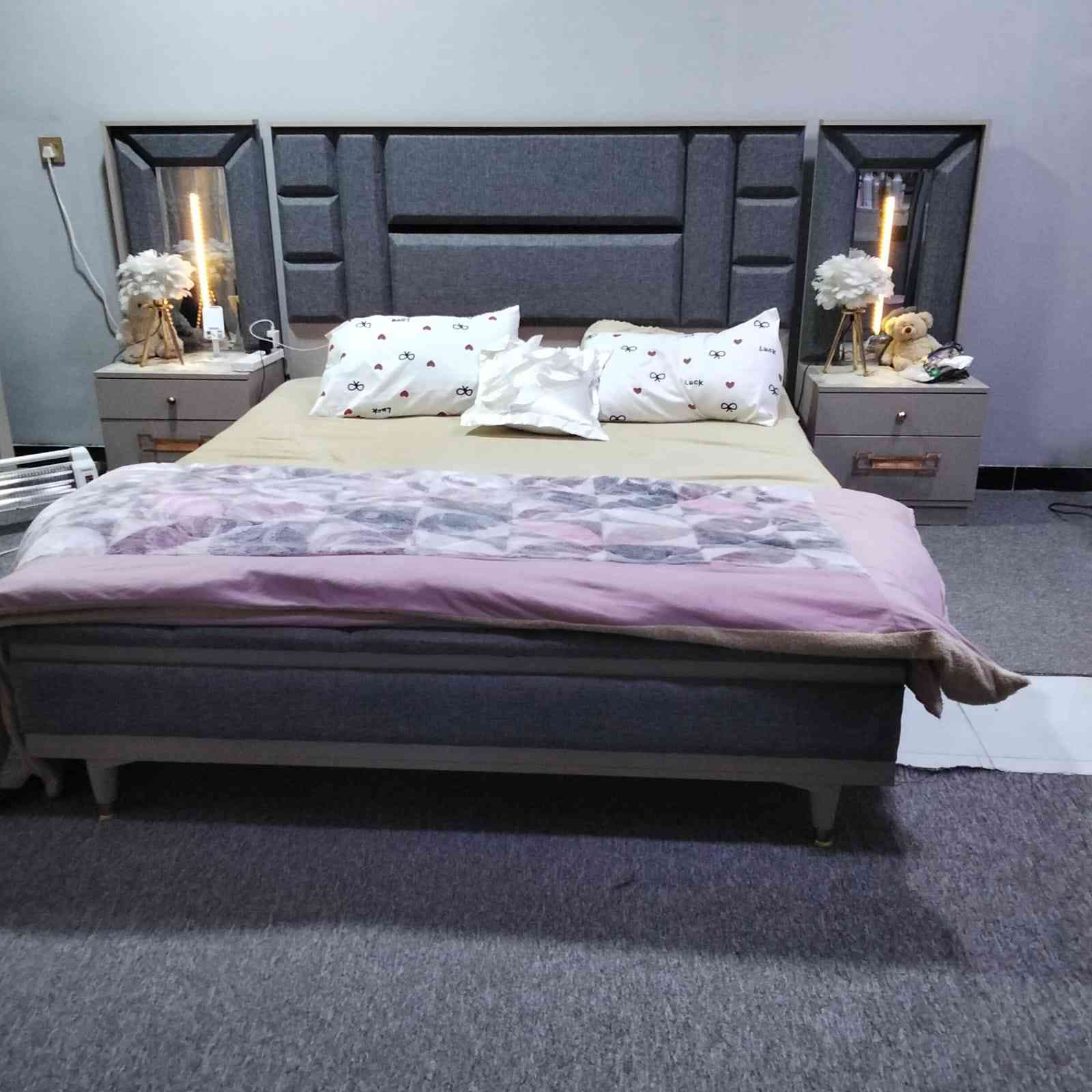 غرفه تركي مستخدمه شي قليل والسعر950ومجالها شي بسيط العنوان بغداد ***********
