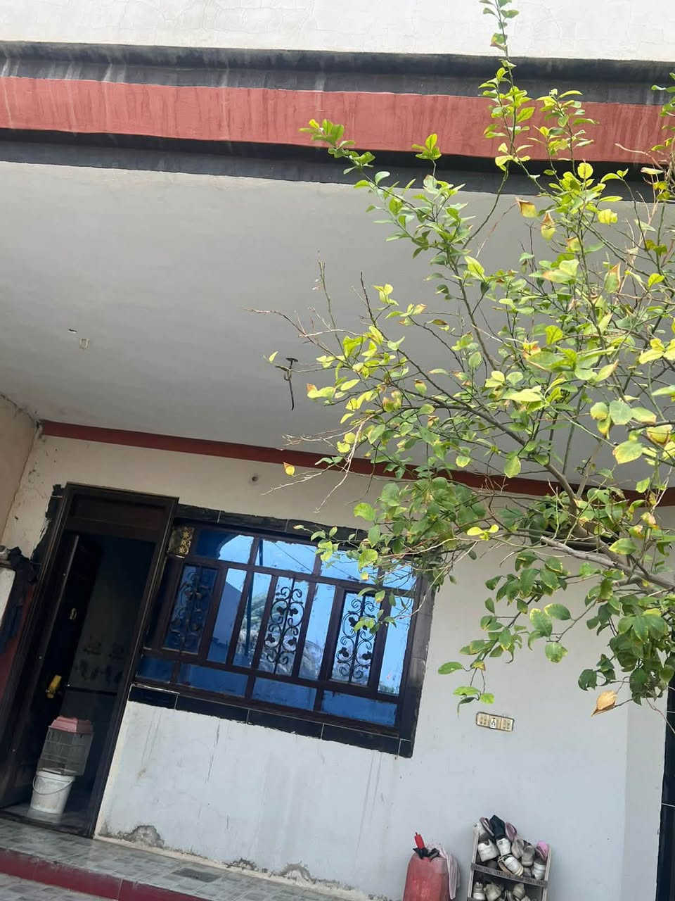 دار للبيع المكان حي الجهاد شهربان المساحة 260 متر للاستفسار  ***********
