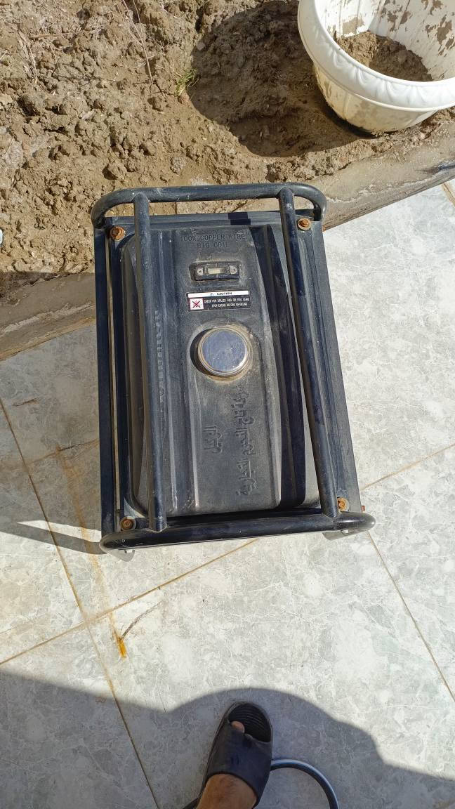 السلام عليكم للبيع مولد استرا  باب اول 12 امبير ملف نحاس مولد كلش نضيفه   يشتغل  ما داخل اي تصليح بعده وضع شركة  وقتصادي بصرف البانزين سعر125 الف  مكاني مركز الناصريه   
للاتصال .ع رقم  *********** واتساب ناصرية, ذي قار
