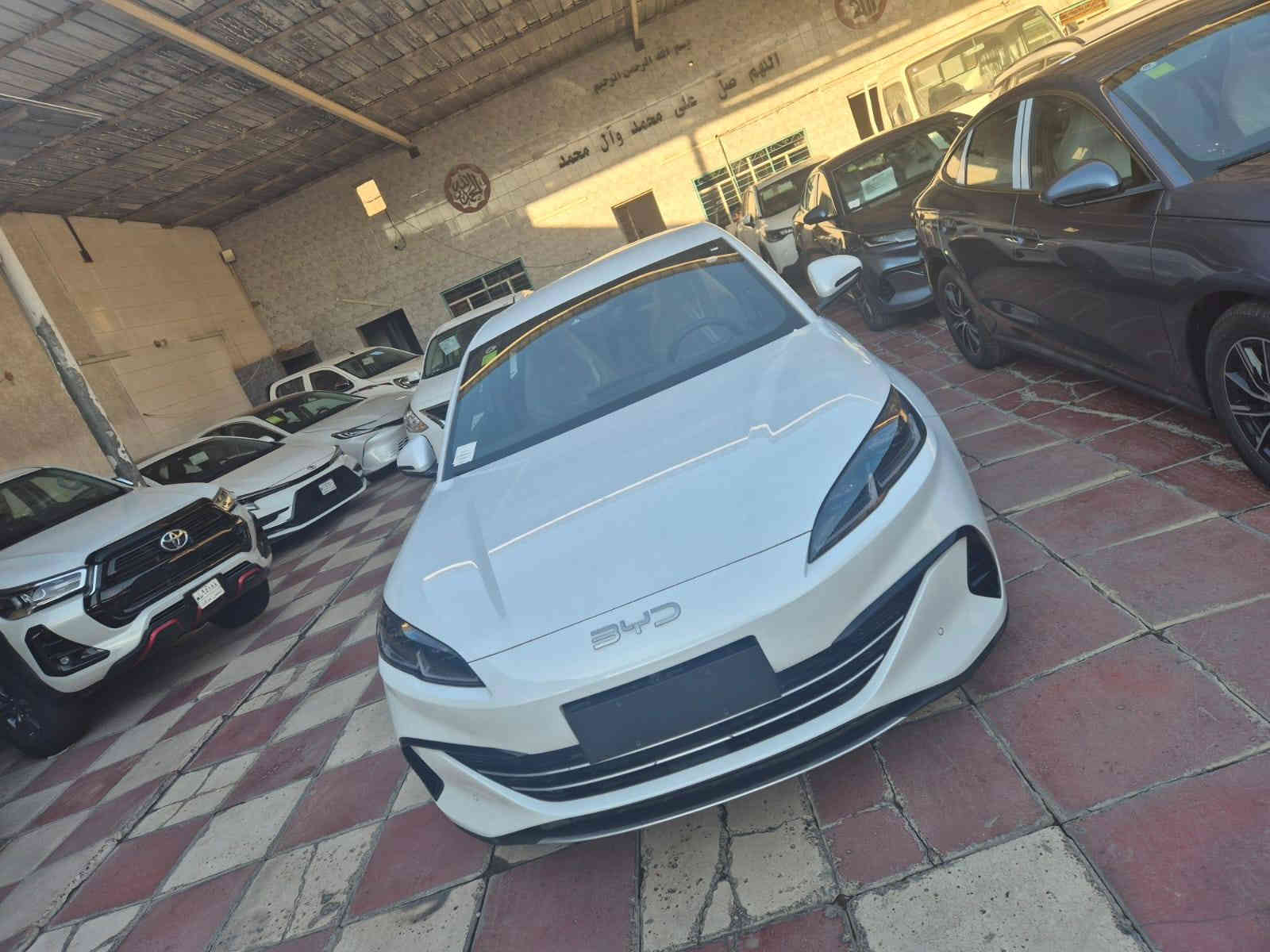 سلام عليكم وصول  BYD سيل 6  لشركة طريق الفخامة
🚗 للبيع – BYD سيل 6
✨ اللون: سماوي و ابيض و بيجي 
📍 الموقع: بغداد – البياع – الشارع الثالث

🔹 مواصفات السيارة:

تصميم حديث وأنيق

محرك اقتصادي وهادئ

داخلية فاخرة ومقاعد مريحة 😌 

شاشة معلومات كبيرة مع أنظمة ملاحة

نظام تكييف 

حساسات خلفية وكاميرا رجوع

إنارة LED أمامية وخلفية

💰 السعر: 21,500,000 دينار عراقي فقط
📞 للاستفسار: ***********
