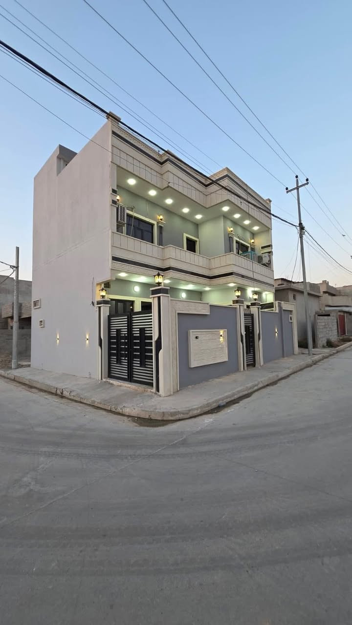 🏠 دار للبيع.  VIP   #ركن 
📍 الموقع: حي السماح الثانية / قرب الملعب على شارع ١٥ 
📐 المساحة: 100 م² | واجهة: 10م 
🔹 طابقين بناء 2026 (#مقابل_الدار_حديقة)
يتكون من ٤ غرف نوم مطبخ  استقبال هولين صحيات ٢
للأستفسار....
📲 واتساب 
📞 اتصال مباشر:
📞 tel:***********
📞 tel:***********
مكتب عمار الهزاع لتجارة العقارات والبناء
