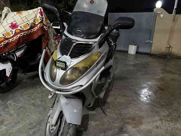 سلام عليكم للبيع دارجه ياماهايوبن محرك 150ccدراجه خير من الله نضيفه نضافه كدام عينك الدراجه رقم و سنويه تحويل اب إسم المستوي دراجه ماشالله نضافه موديل 2017 سعر الدواجه450و بي مجال للشراي***********للستفس موجود خاص♥️
