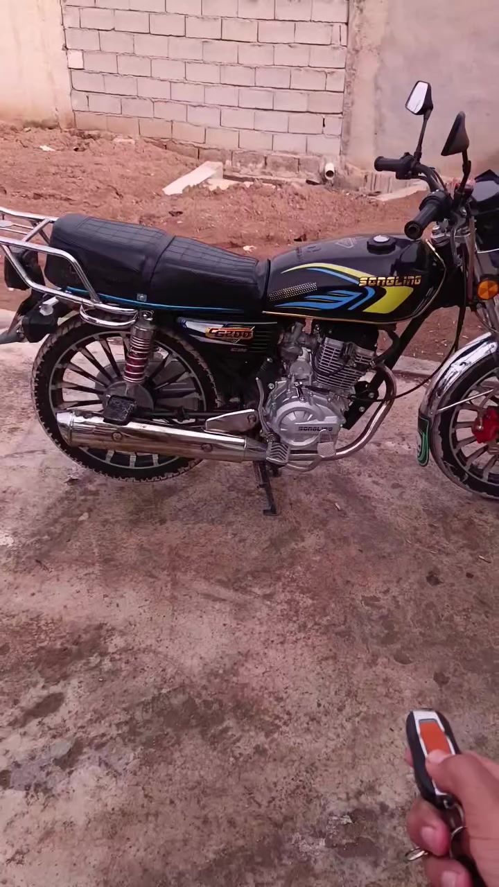 السلام عليكم
لبيع دراجه سيفان موديل 2025 بصمه شغاله دشبول الكتروني دراجه ماناقصهه شي مكان سراجق طريق دلئ عباس سعر 650 وبي مجال  رقم الهاتف 
***********
🪐🔥
***********
