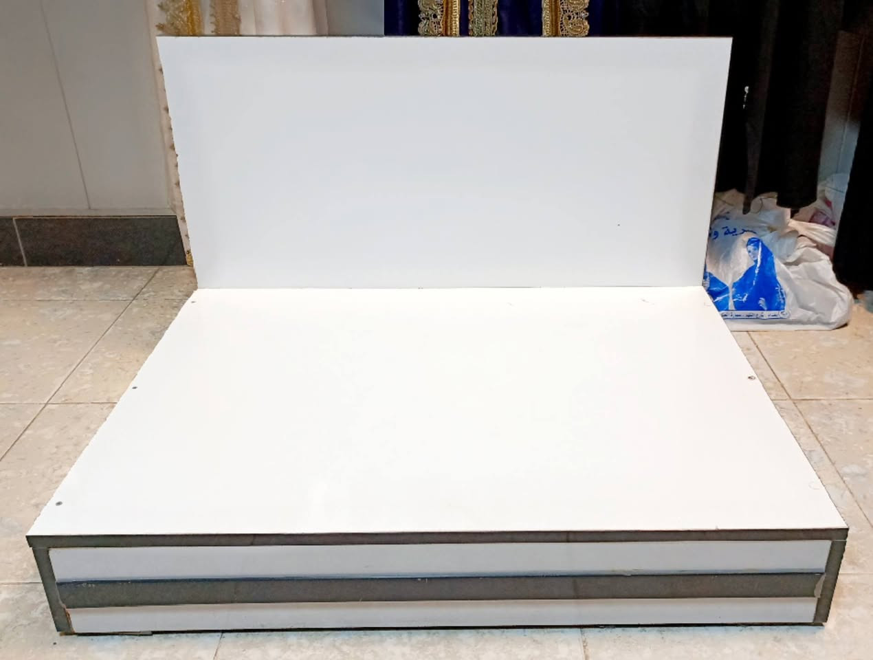 السلام عليكم 
مليكان فايبر كلاس عدد 1 نظافة90٪ السعر ٧٥ الف 
مليكان راس مشبك نظافة 50٪ السعر ٥٠ الف
ستيجات خشب عدد 2 نظافة 90٪ السعر القطعتين ٥٠ الف 
اذرع ستل ستيل العدد 16 مستخدم قبل سعر القطعه الف ونص 
سكه ستل ستيل العدد 16 سعر القطعه الف ونص 

للاستفسار على الرقم ***********7 واتساب متوفر
