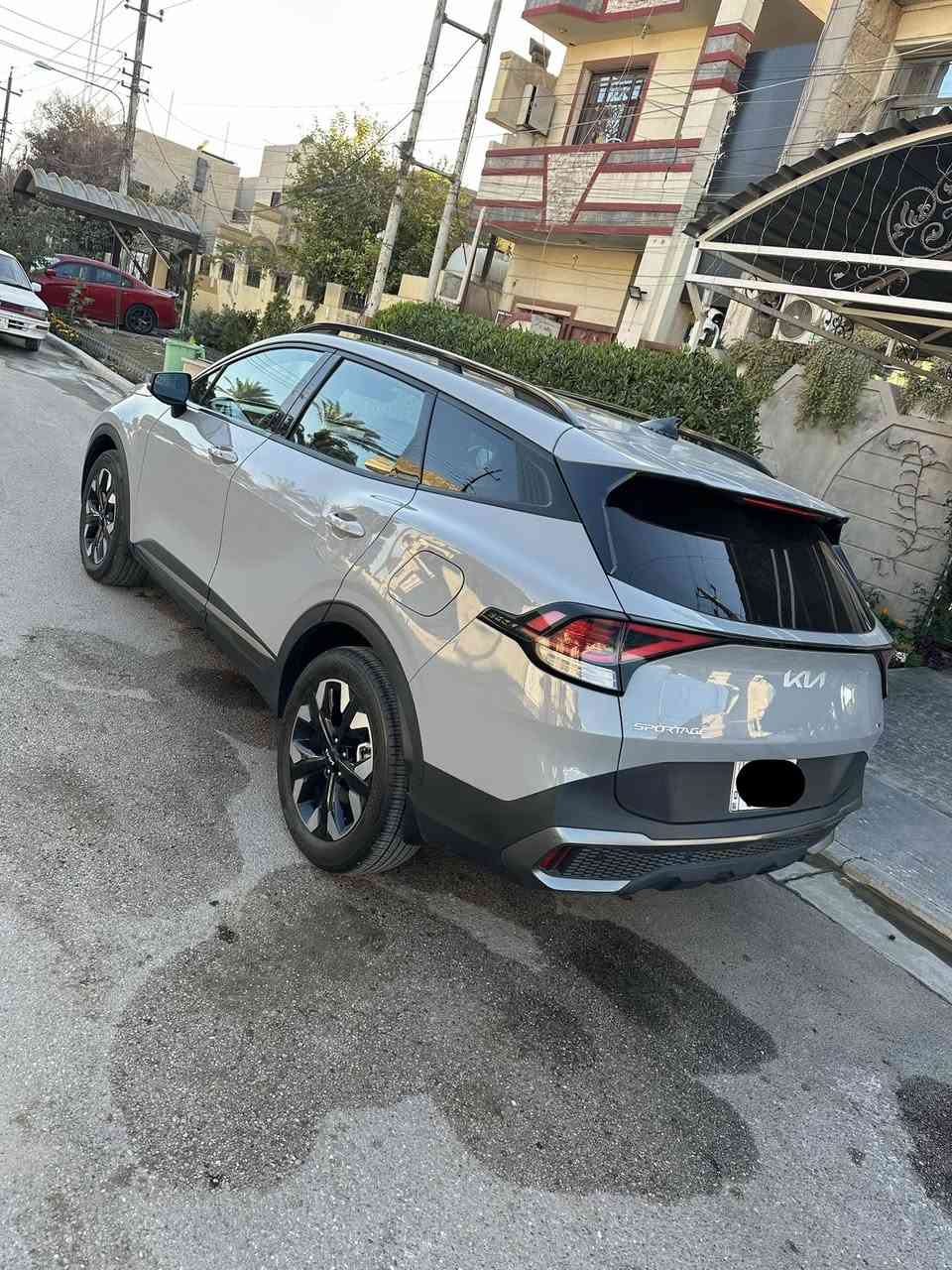 سبورتج 23  امريكي 
-لون اسمنتي سموك 
فئة اكس لاين الفول 
مواصفات  
بانوراما على طول السقف 
بصمة
كشنات جلد 
شاشة متصلة 
صندوق كهرباء 
شحن وايرليس ومنافذ شحن خلفية 
رادار امامي وجانبي 
حساسات 
كرسي سائق كهرباء والكراسي الامامية تدفئة 
هاند بريك دكمة 
ترحيب عند الاقتراب وبصمة دخول ذكي 
تشغيل عن بعد 
4 انظمة قيادة
قطعتين تبريد  
فور ويل 
قيادة ذاتية ( تحديد مسار وتحديد سرعة ) 
توقف ذاتي 
اشاير بالمري 
شاشة لمس متغيرة للتحكم بالميديا والتبريد 
تحكمات فول بالستيرن وبعد بيهة مواصفات 
الضرر : جاملغ امامي ايمن تعديل بارد  والبنيد مصبوغ نصه فقط 
يعني  قطعه وحده صبغ والباقي كله مكفول
 صور الحادث موجودة  وهذا وقم الشاصي 
5XYK6CAF8PG126543

سيارة ماشية حاليا 25 الف  كيلو متر  مرقم بغداد 
سعر 233$ وبيهة مجال بسيط
تواصل  واتساب على الرقم 
ابو يوسف ***********
