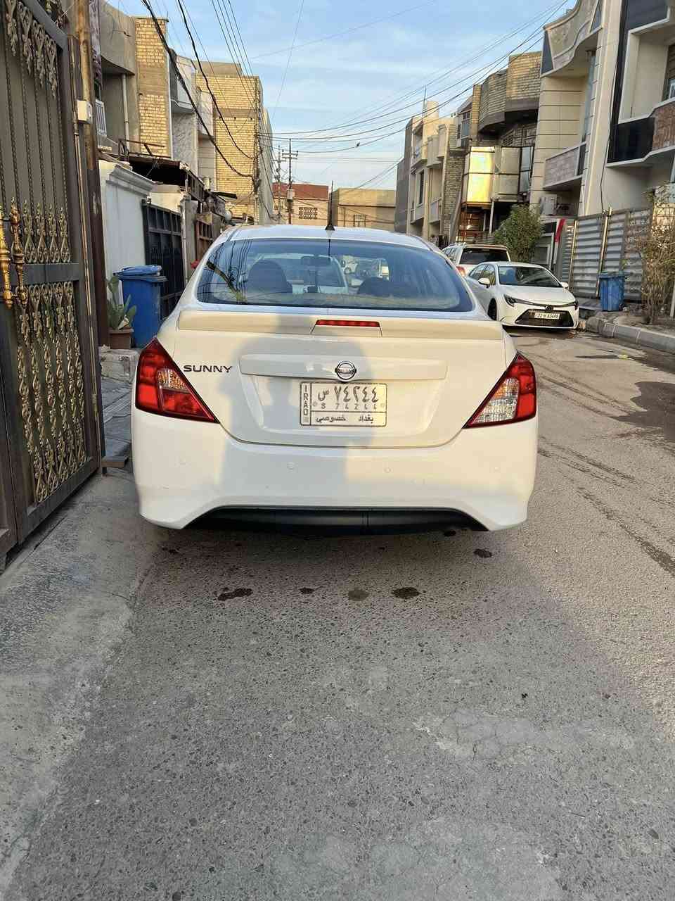 نيسان سني هندي موديل 2021
السيارة كفالة عامة على وضع الشركة 
كير مكينة كفالة 
قطرة صبغ مابيها حتى تكحيل ما اكحل
بيها شبر بارد فقططط وشخط بلباب الخلفي مال صدر واضح بلفديو شاشة وكامرة خلفية 
رقم بغداد ماشية 99 الف 
مطلوبة للمصرف سنة وتصير حرة راعيها موجود 
السعر 96
***********
