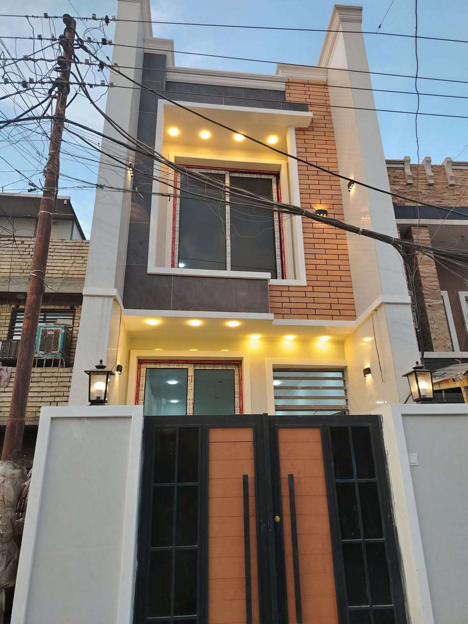 دار 75 متر للبيع حي الجهاد ديوان المخابرات بضهر  شارع 60 مباشرتا بناء 2025 قيد الانشاء اضلع منفصلة وليس مشترك  طابقين يحتوي علئ 3 نوم حولي صالة 2 حمام  موقع جدا راقي للاستفسار *********** موجود واتساب
