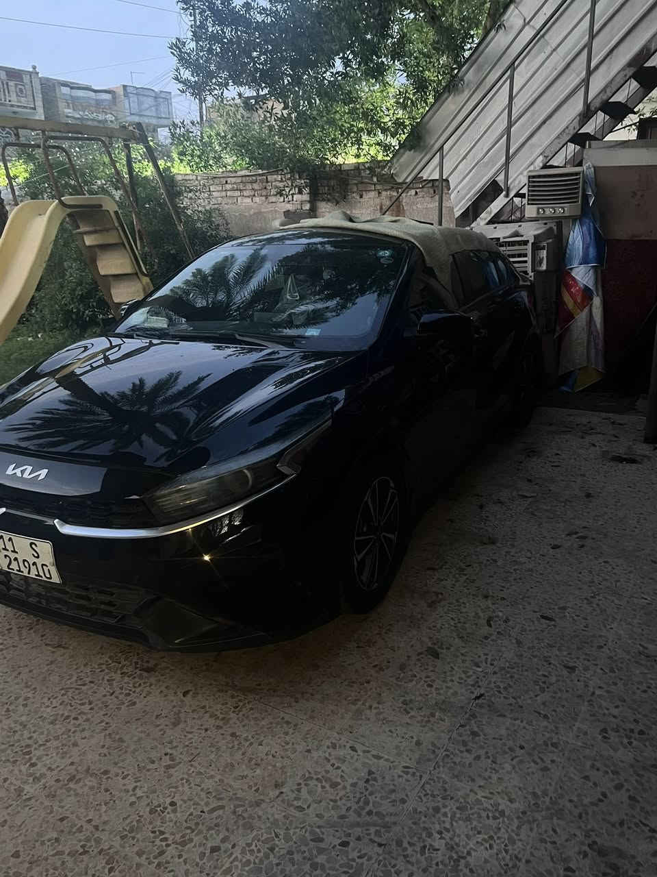 سلام عليكم اخوان  للبيع 
كيا فورتي وارد أمريكي كير ايتي المرغوب
سعر 137ورقه  رجا قرائت المنشور كامل 
موديل 22 
ماشيه 50 
بيها تخم تايرات جدد 
غرفتها جديده 
سياره اخت الزيرو  بل نضافه مالتها 
تدفئه تبريد تبريدها ثلج 
تحكمات استيرن جهتين 
كامره دواره 
تحديد مسار 
مثبت سرعه 
موصفاته معروفه 
محرك 2000 ( دوش) 
وكير (ايتي) المرغوب 
بل سونار يطّلع جاملغ وبنيد مفتوح 
ولاكن هنه مبدلات اصلي نفس الون 
ضربتها جهه السايق بيها اصبع بل لغد ول شاصي كفاله بدون تعمير بدون معجون 
فقط سحب رقمها بغداد 
ومكاني حي التجار بغداد 
سعرها 137 ورقه 
*********** اتصال فقط 
*********** وتساب فقط 

ملاحظة عليها زنون شاده ب600$
