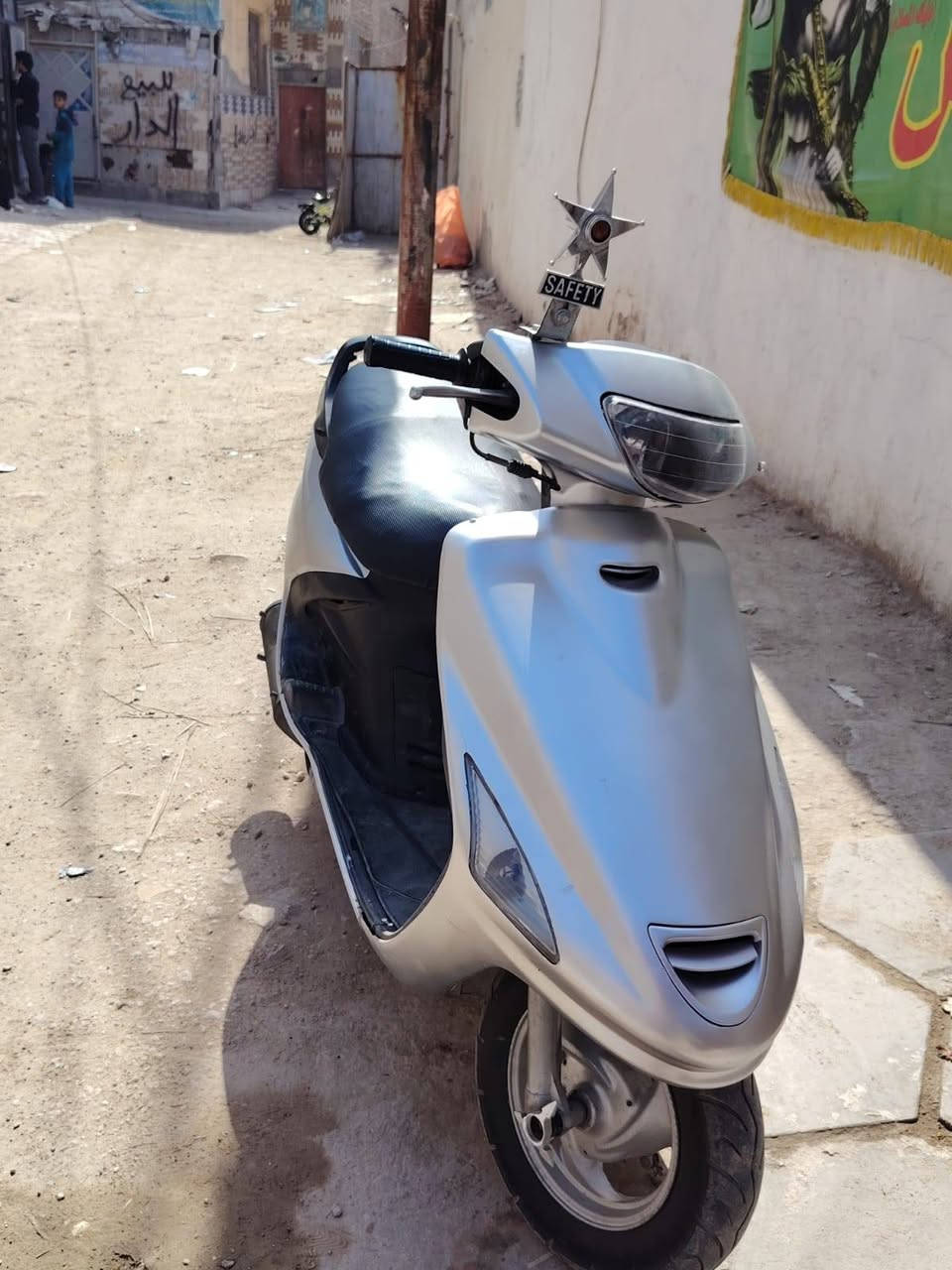 سلام عليكم شباب للبيع دراجه فراشه دراجه مرتبه مال واحد يروح ويجي بيه شغله دراجه متعوب عليه الله شاهد غراضه كله اصلي اشدله اليريده يعلق اراسله خاص او هاذ رقمي *********** مكاني نجف شارع المدينه
