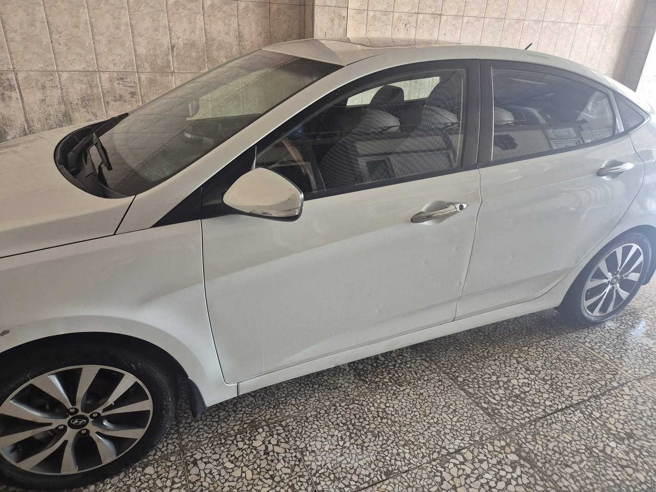 اكسنت موديل 2015
خليجي محرك 1600 دوش قطرتين
مواصفات
لد خلفي 
اشاير بل مري
تحكمات استيرن جهتين
شاشه
كامره
حساسات
فتحة سقف
تبريد  يحتاج غاز
 صبغ بس العتبة مال الراكب
مبدل قبق الجنطة وصورة الضربة موجودة
رقم واتساب ***********
سعر ١٠٠ وبي مجال
