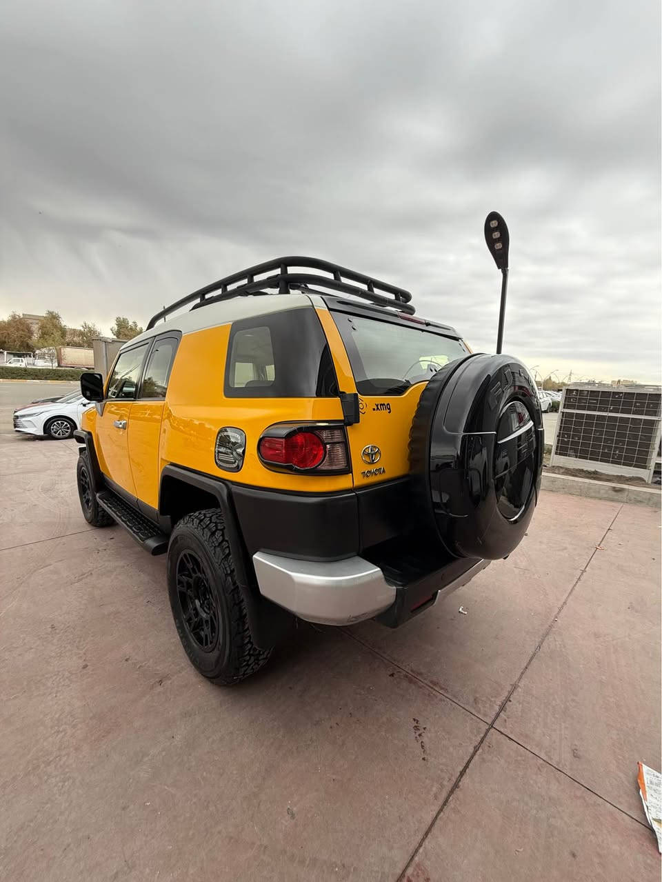 تويوتا كروزر(FJ) موديل ٢٠١٩ ره نگى زه رد مواصفات دبل تانكى و سپير له پشتى و ئيمپى فاير سه ياره كه ده عامى لؤ   ده عامى صبوغى نيه ٣ جئى بچووك تعديلى هه يه بئ ارباگ بئ ژوورئ ٤ تايه ى نويي له سه ره بئ ته قه و ره قه يه 
ره قه م و سه نه وى و فحص و هه ززه ى هه موو تازه نوئ كرايته وه گير و مكينه و كاره باييات هه موو به شه رته
٩٠٠٠٠ كم رؤيشتييه
نرخ/ ٢٨٥ وه ره قه و مجال
ناونيشان/ هه ولير
ژ.م/ *********** أربيل, العراق
